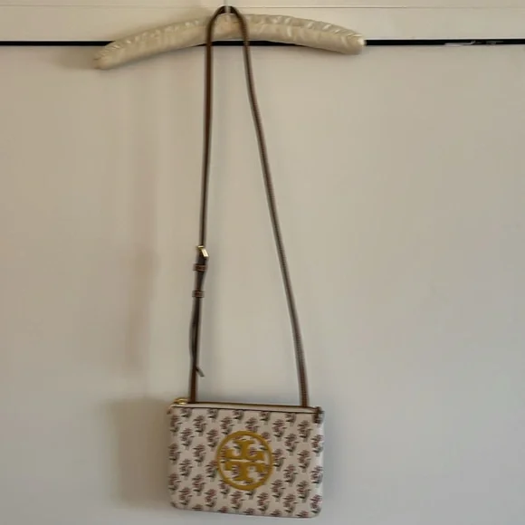 Tory Burch off White and Brown Crossbody Bag with Gold Logo - Picture 5 of 10